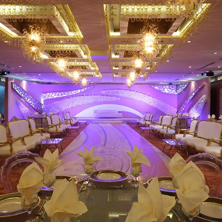 Holiday Inn - Suites Kuwait Salmiya By Ihg Kuwait City Exterior photo