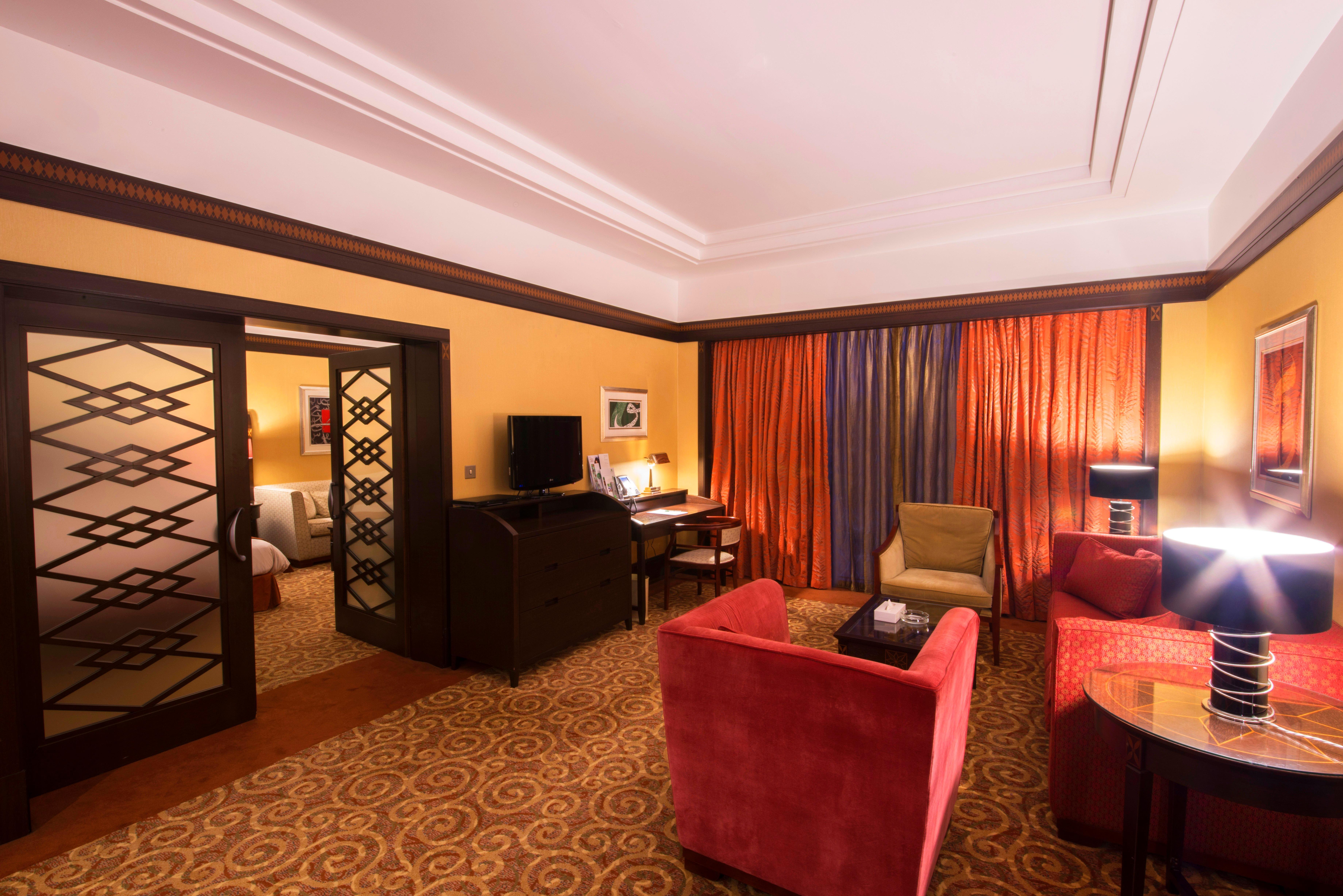 Holiday Inn - Suites Kuwait Salmiya By Ihg Kuwait City Exterior photo