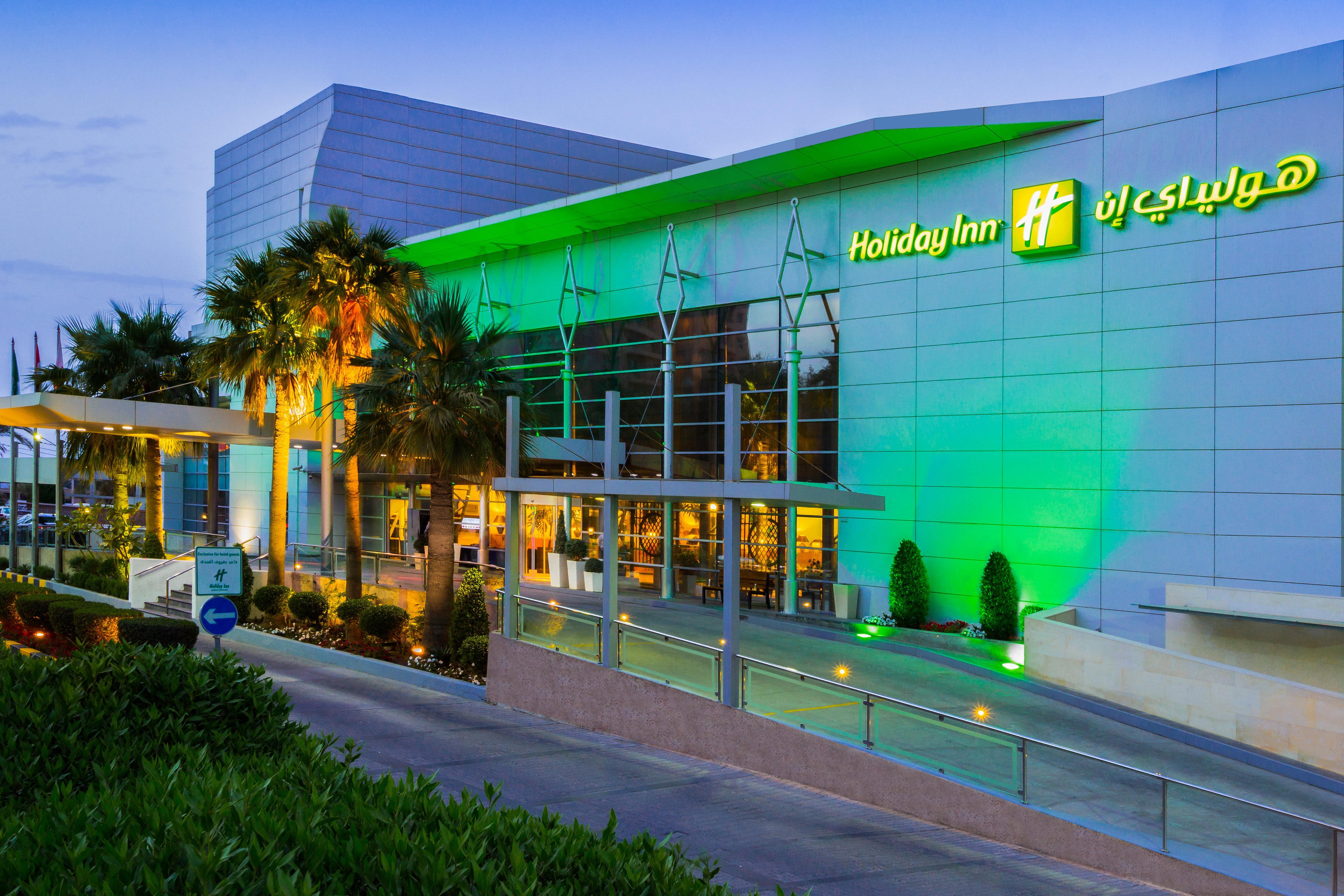 Holiday Inn - Suites Kuwait Salmiya By Ihg Kuwait City Exterior photo