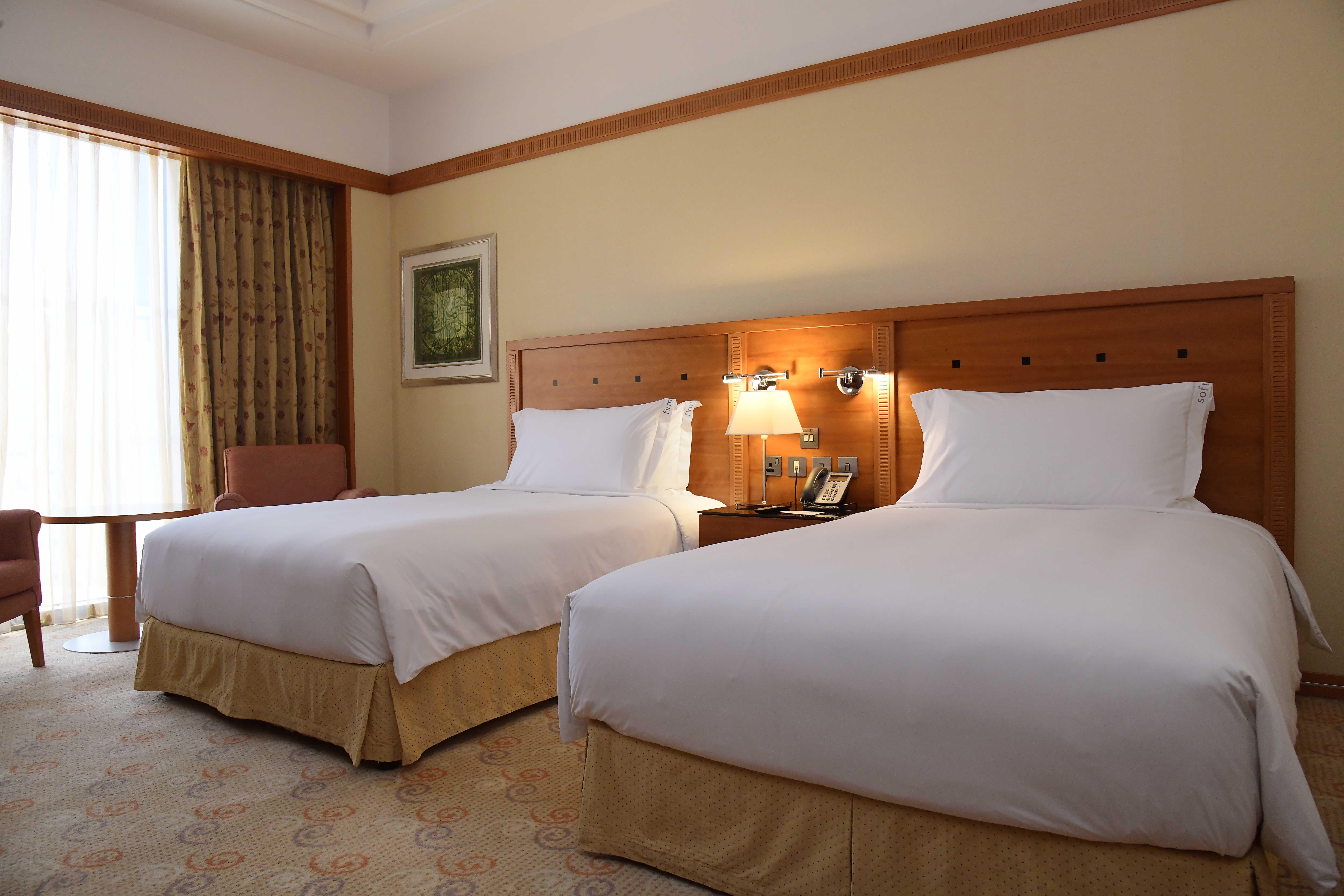 Holiday Inn - Suites Kuwait Salmiya By Ihg Kuwait City Exterior photo