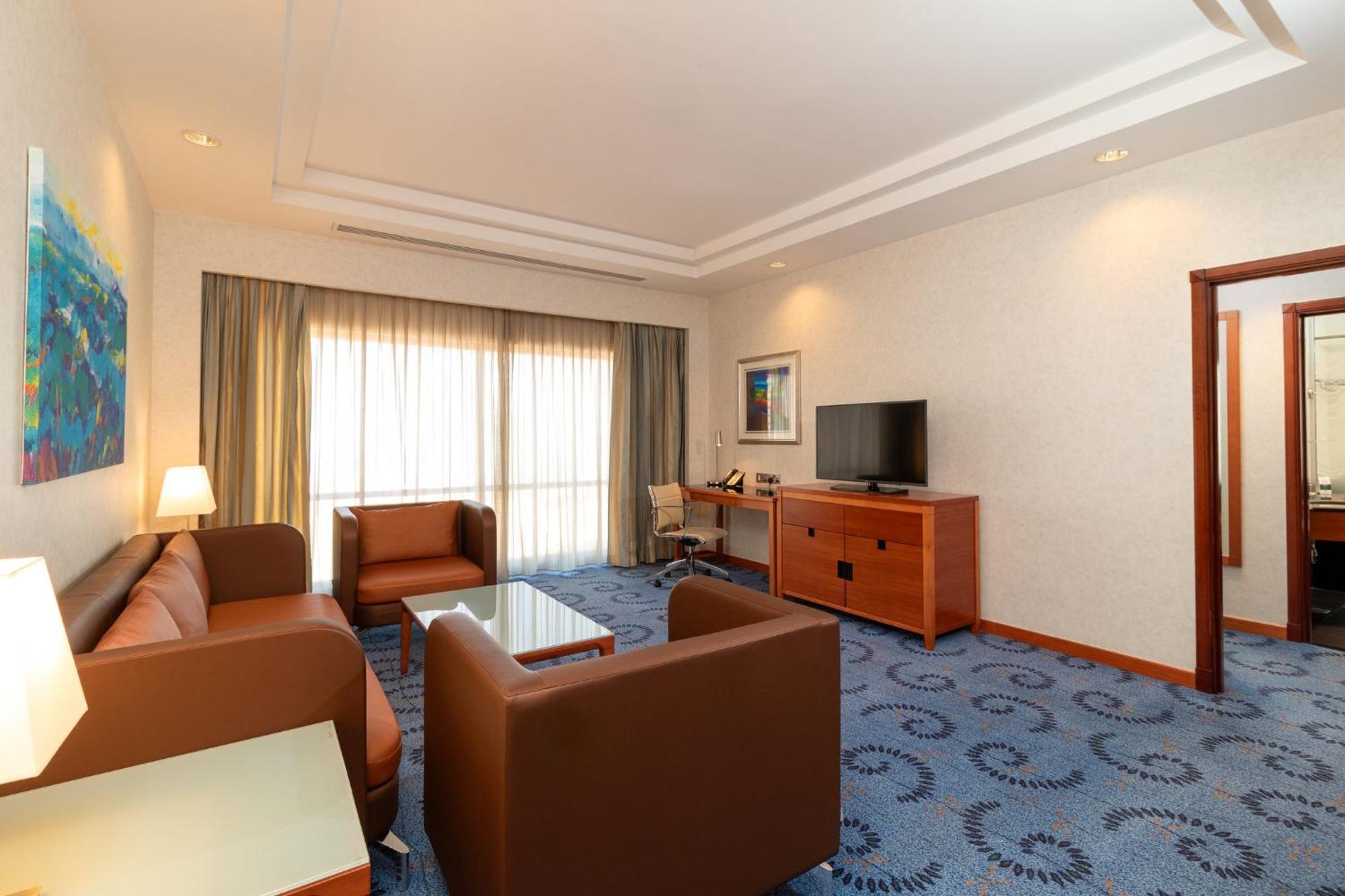Holiday Inn - Suites Kuwait Salmiya By Ihg Kuwait City Exterior photo